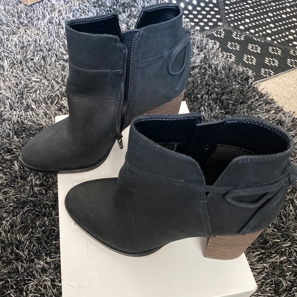Gibson Latimer Booties - Picture 1 of 3